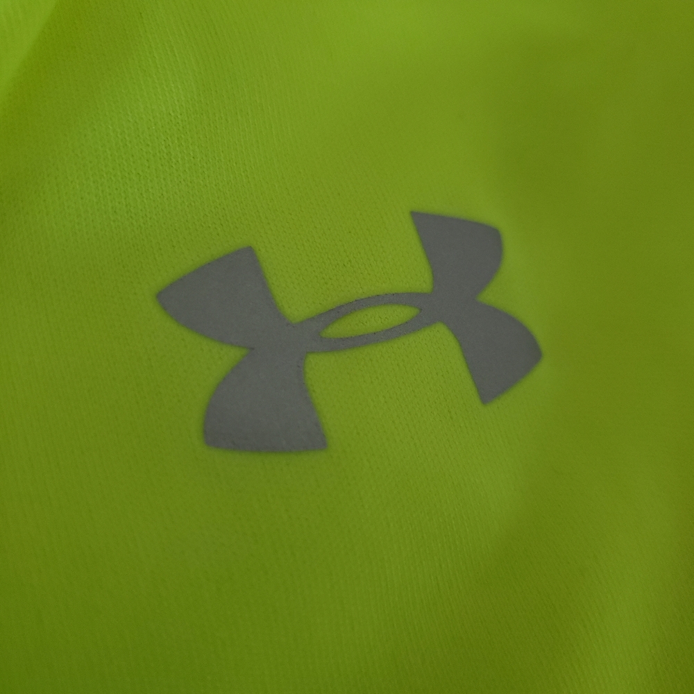 🏝Under Armour Athletic Shirt🏝